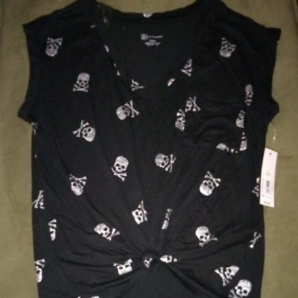No Boundaries Black Short-Sleeve Twist Front Top with Silver Skull Print